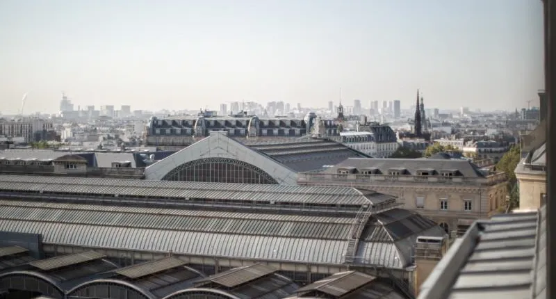 Les Deux Gares