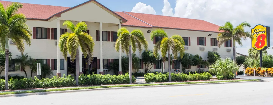 Super 8 by Wyndham Pompano Beach