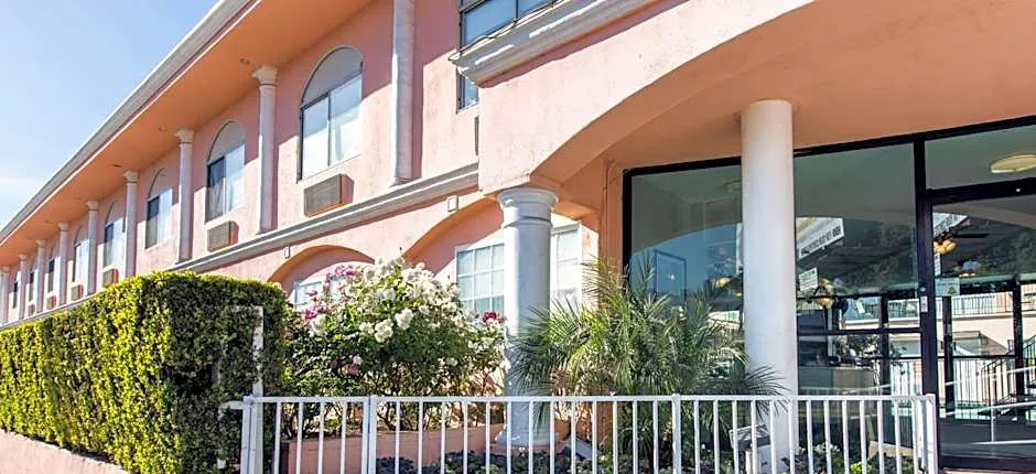 Rodeway Inn Near Melrose Ave