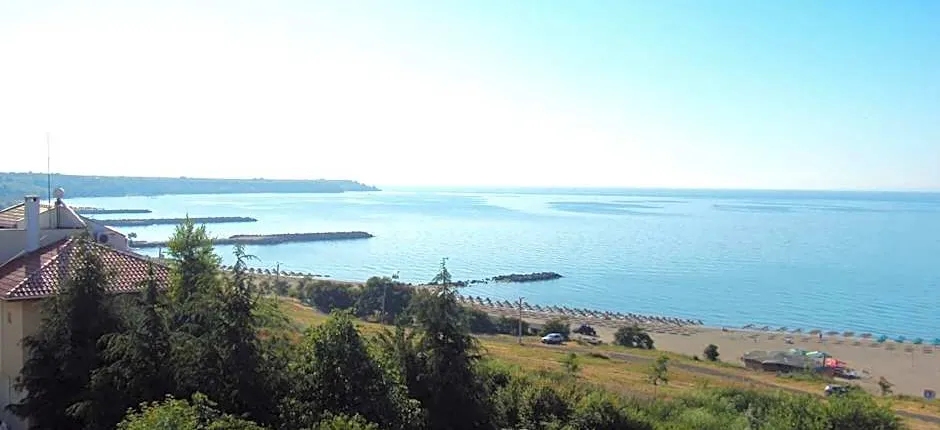 Family Hotel Lazuren Briag