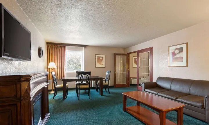 Ramada by Wyndham Bismarck