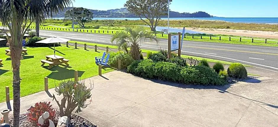 Baileys At The Beach Motel