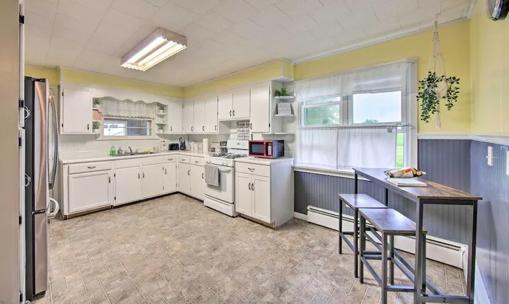 Quiet Elizabethville Home w / Fire Pit + Views