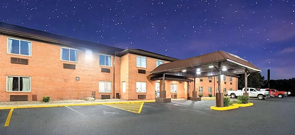 Super 8 by Wyndham Fairmont