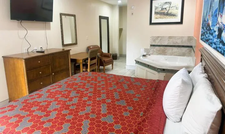 Pecan Valley Inn & Suites