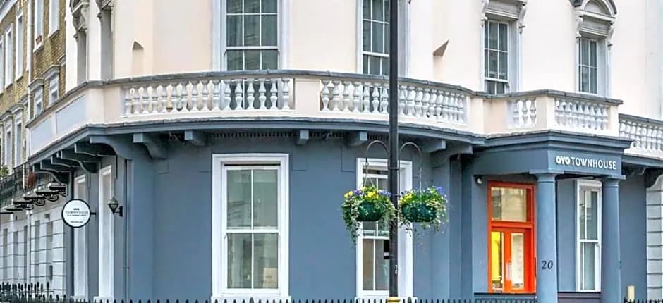 OYO Townhouse New England Victoria