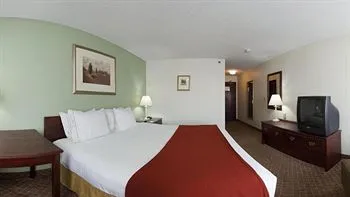 Holiday Inn Express Hotel & Suites St. Paul-Woodbury
