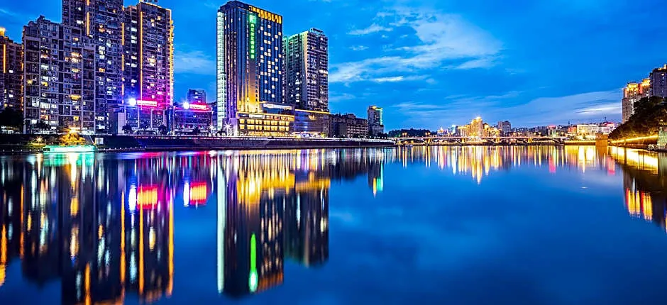 HOLIDAY INN NEIJIANG RIVERSIDE
