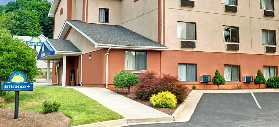 Days Inn by Wyndham Torrington