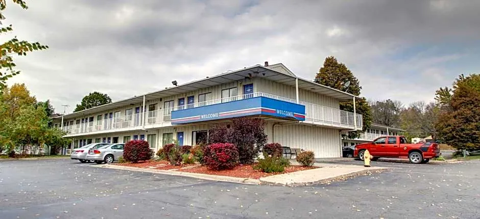Motel 6-Des Moines, IA - North