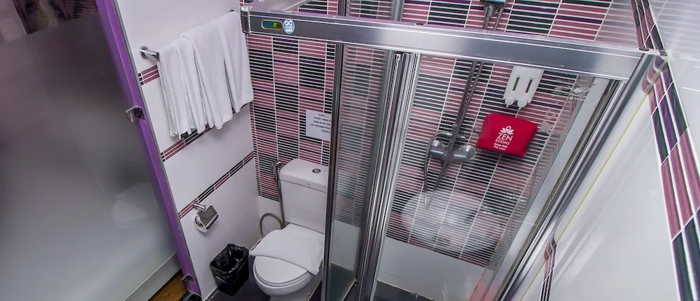 ZEN Rooms Basic Glitz Bangkok Hotel