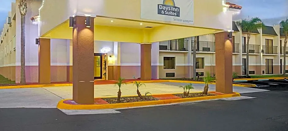 Days Inn & Suites by Wyndham Tampa near Ybor City