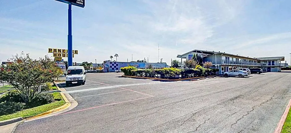 Motel 6 Laredo South