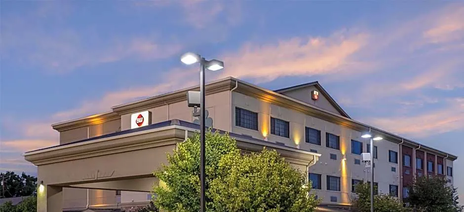 Best Western Plus Shamrock Inn & Suites