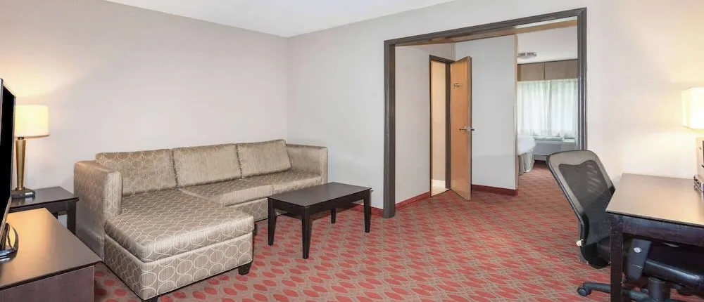 Baymont by Wyndham Brooklyn Center