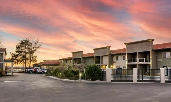 Best Western Plus Lake Front Hotel