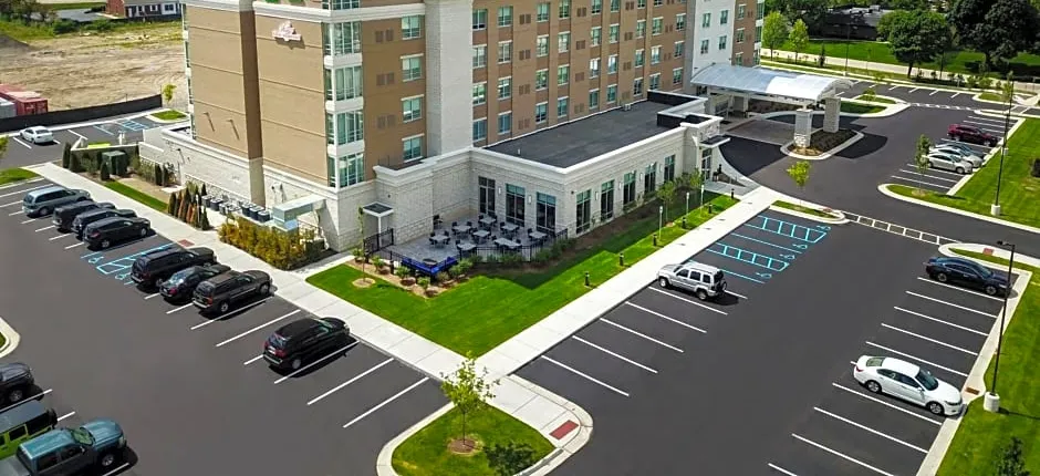 Holiday Inn & Suites Farmington Hills - Detroit NW, an IHG Hotel By IHG