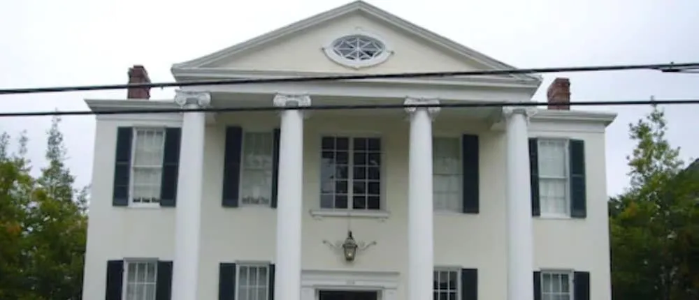 The Pillars in Natchez BB