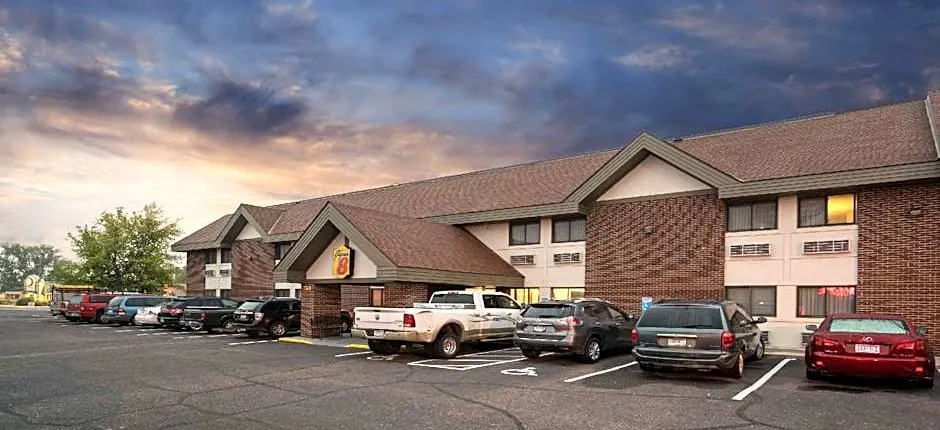 Super 8 by Wyndham St. Cloud