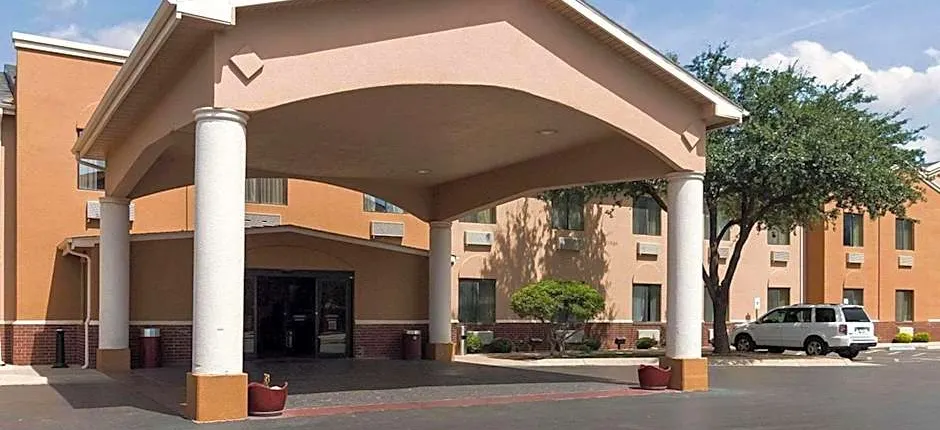 Quality Suites Midland