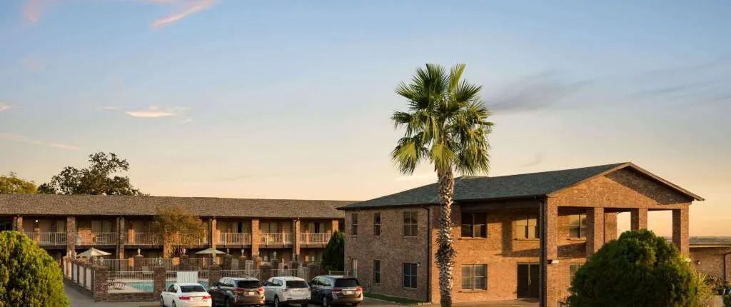 Super 8 by Wyndham Universal City