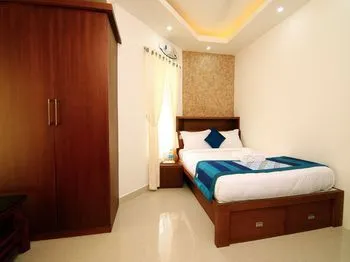 OYO Premium Riverside Nedumudy