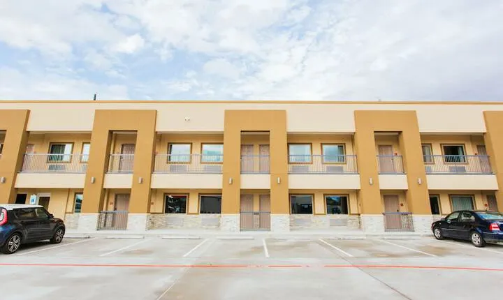 Budget Host Inn&Suites