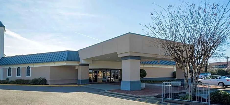 Travelodge by Wyndham Memphis