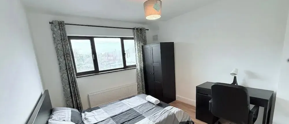 Fountain House-sleeps 5-central Dagenham-parking
