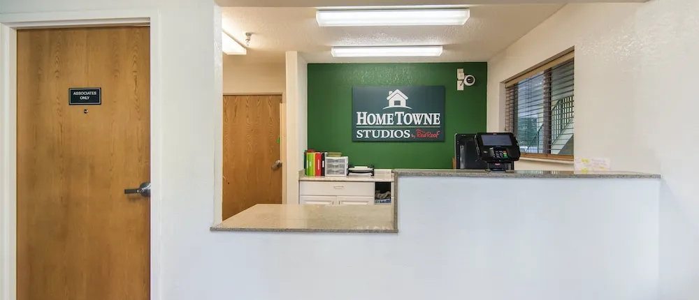 HomeTowne Studios by Red Roof Raleigh - Durham