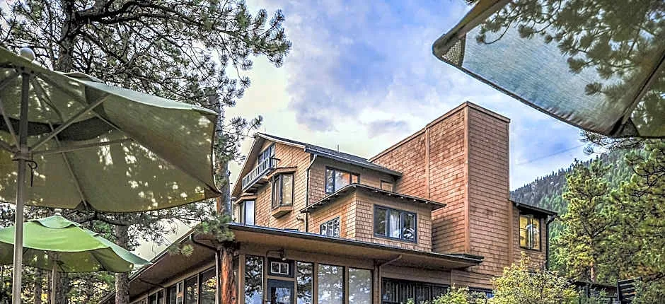 The Historic Crags Lodge