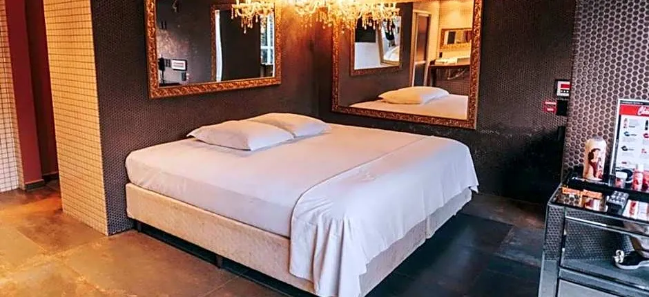 Champagne Motel by Drops