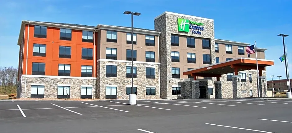 Holiday Inn Express & Suites Clarion By IHG