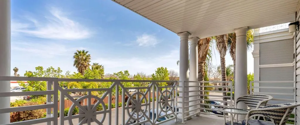 Best Western Luxury Inn