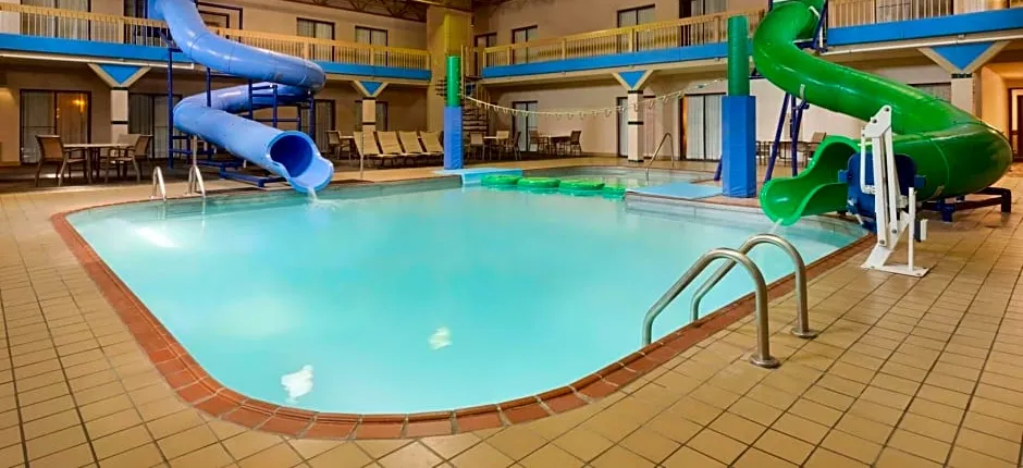Ramada by Wyndham Fargo