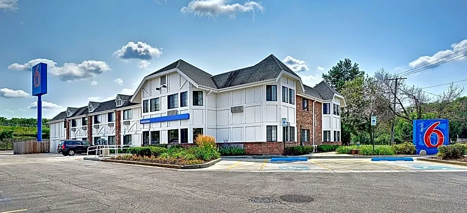 Motel 6-Glenview, IL - Chicago North