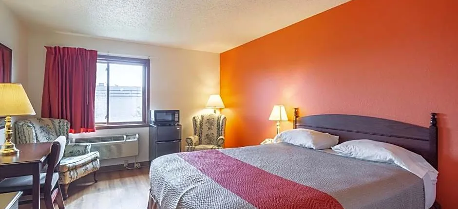 Motel 6-Saukville, WI