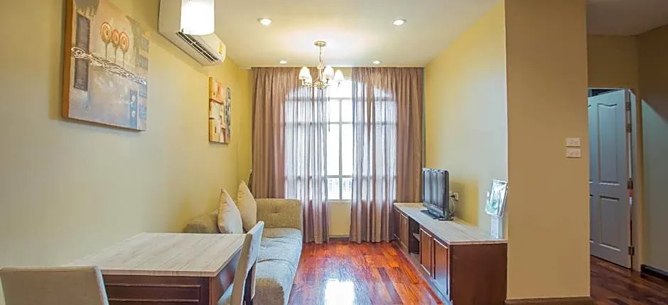 Greenview Ekkamai 10 Suite