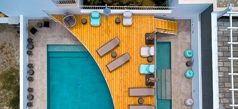 Deluxe Hotel Santorini