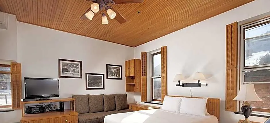 Independence Square 311, Best Location! Hotel Room with Rooftop Hot Tub in Aspen