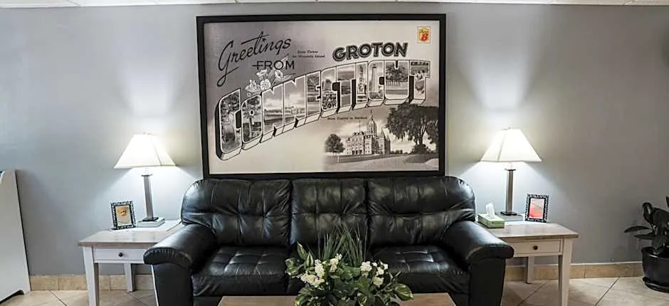 Super 8 by Wyndham Groton