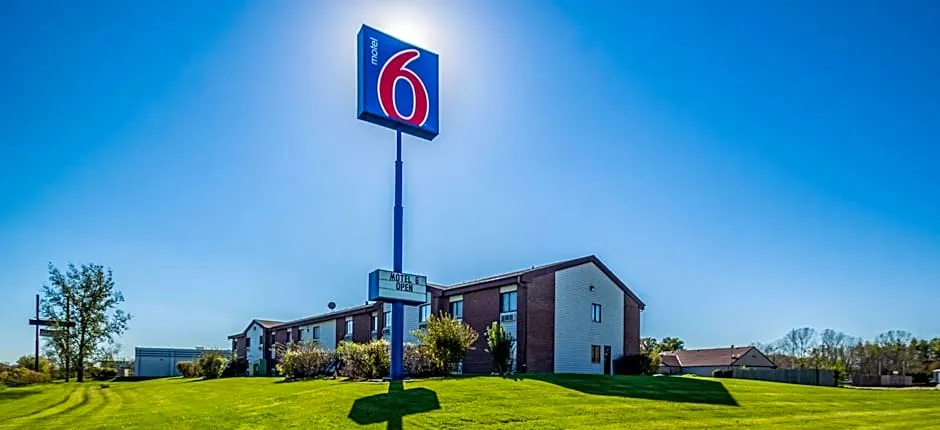 Motel 6-Saukville, WI