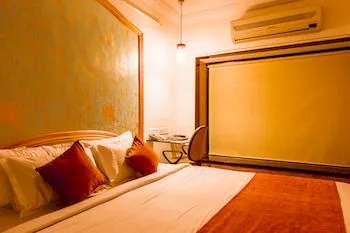 OYO Apartments Powai Lake View