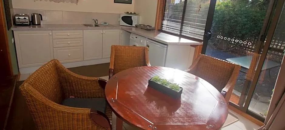 The Shingles Riverside Cottages