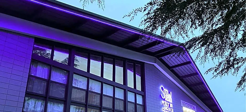 Snow Season Motor Inn