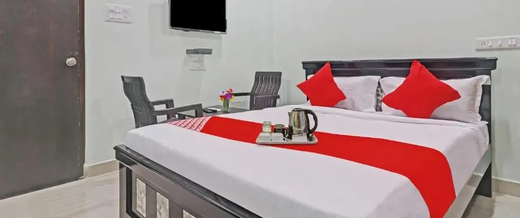 OYO Hanuma Residency Near victoria Memorial metro station