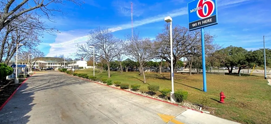 Motel 6-Kerrville, TX