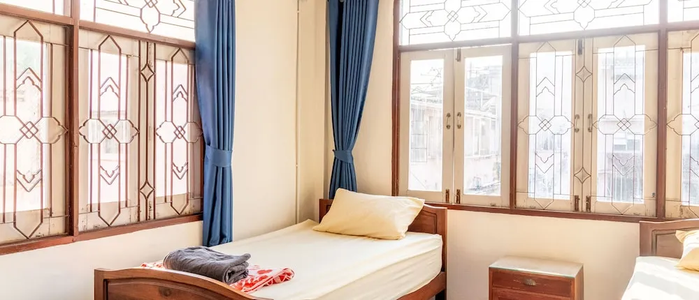 Moong Samyan Hostel and Gallery