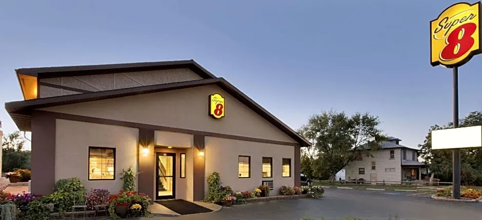 Super 8 by Wyndham Wall