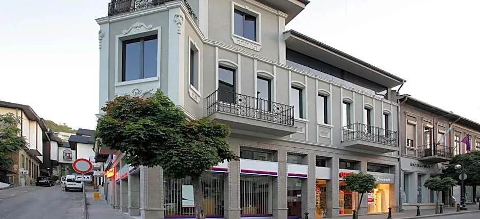 Executive Rooms and Suites Play